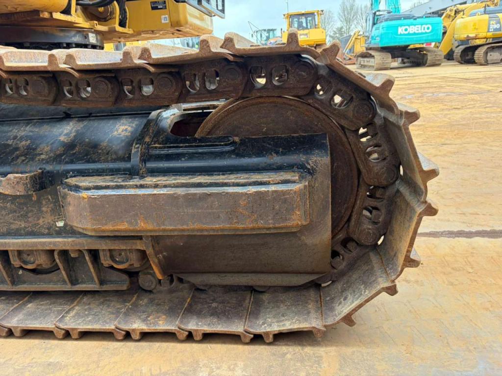 Caterpillar 330GC Photo 16