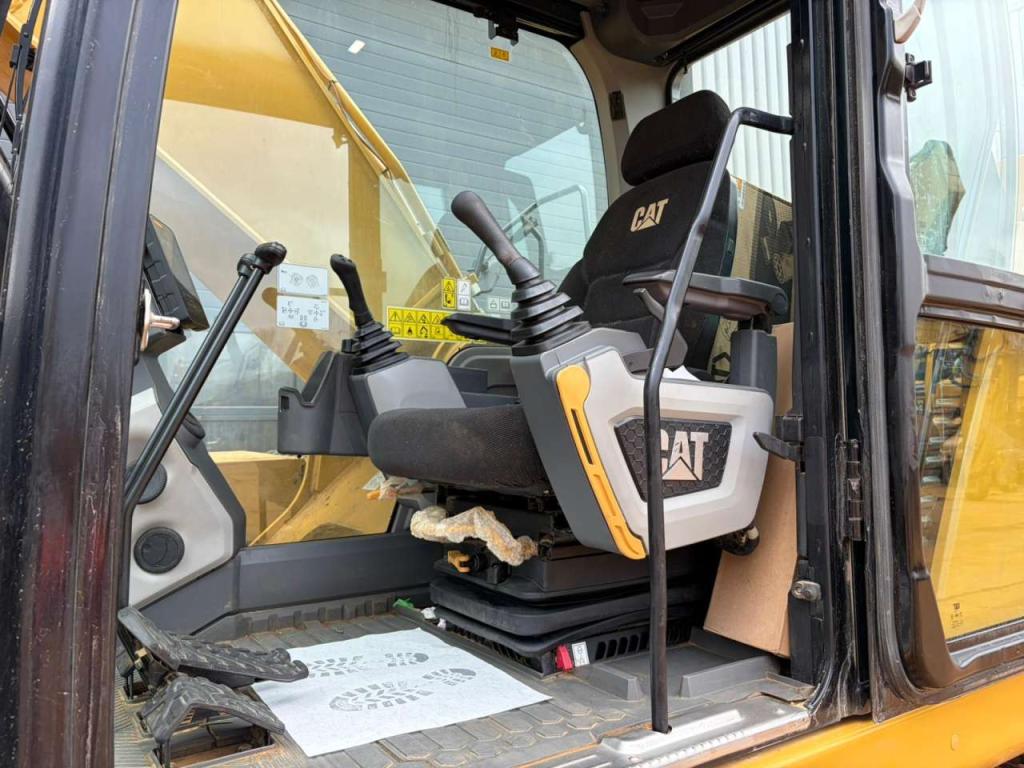 Caterpillar 330GC Photo 20