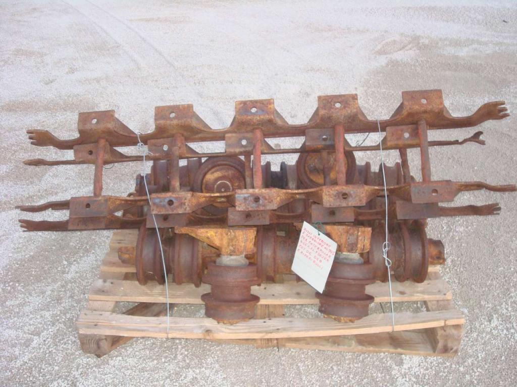Upper and lower rollers for Caterpillar 955L/955K D5/D5B Photo 1