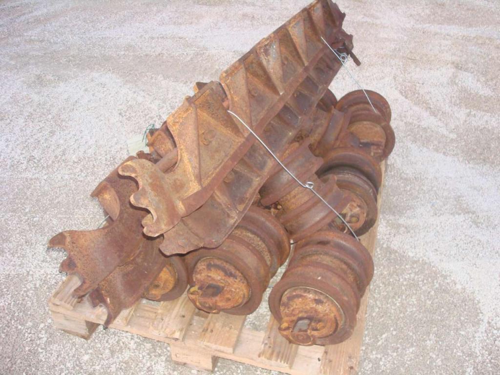 Upper and lower rollers for Caterpillar 955L/955K D5/D5B Photo 2