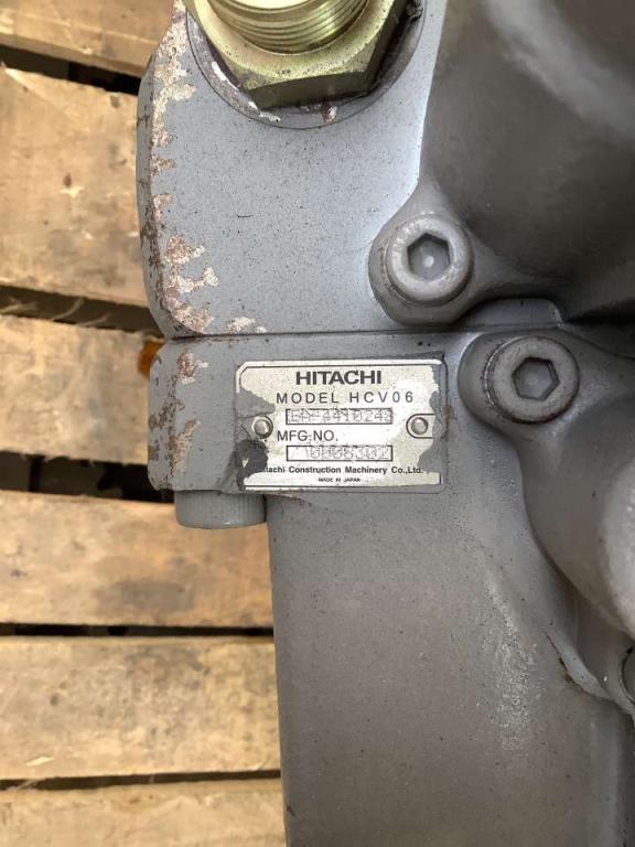 Hydraulic distributor for Hitachi ZX135US Photo 6