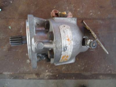 Power steering pump for Fiat Kobelco W270 - CODICE 76044538 sold by OLM 90 Srl