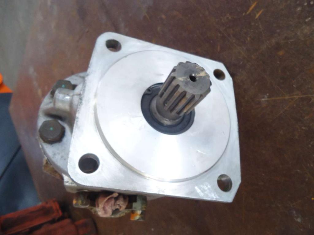 Power steering pump for Fiat Kobelco W270 - CODICE 76044538 Photo 2