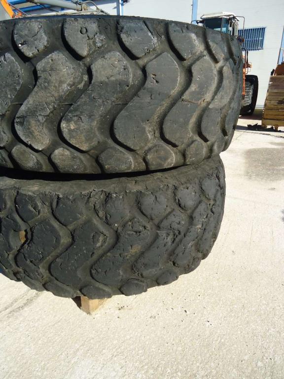 Tire with rim for 26.5R25 - COMPLETI DI CERCHI - AL 30% - Photo 1