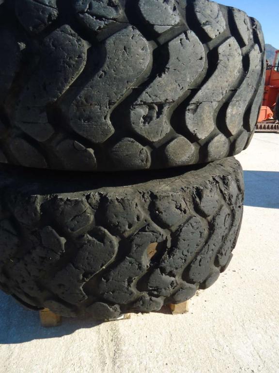 Tire with rim for 26.5R25 - COMPLETI DI CERCHI - AL 30% - Photo 2