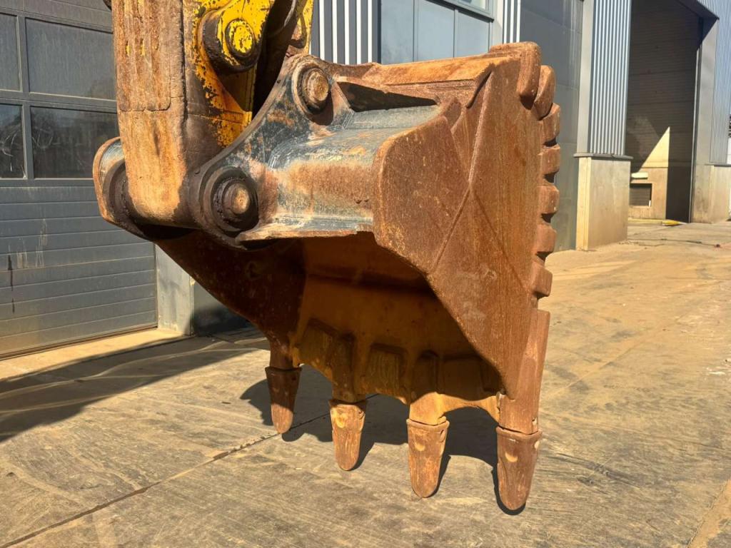 Komatsu PC360LC-11E0 Photo 12