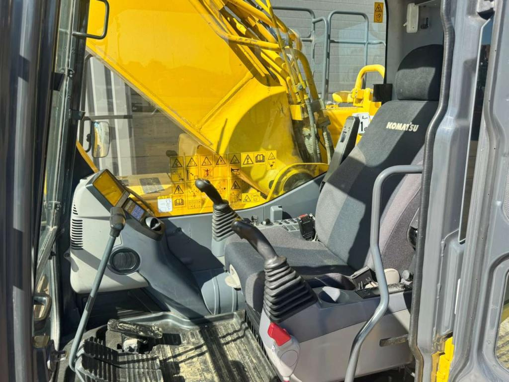 Komatsu PC360LC-11E0 Photo 26