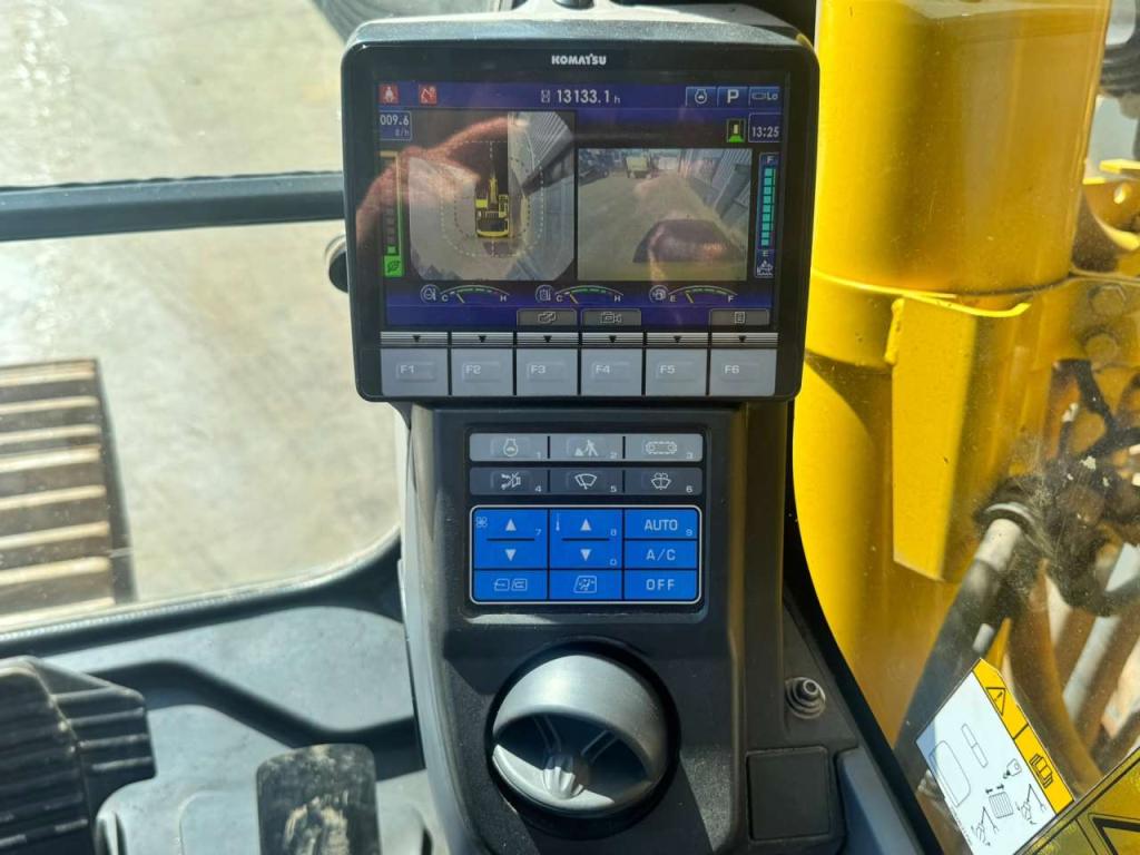 Komatsu PC360LC-11E0 Photo 27