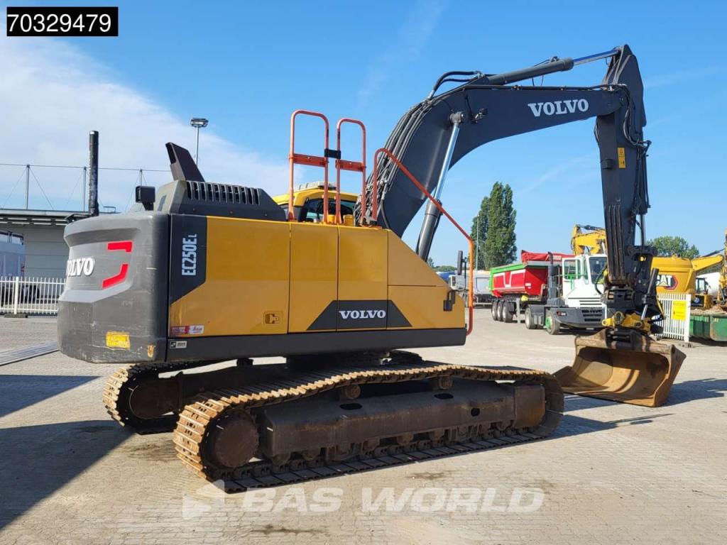Volvo EC250 E L Photo 6