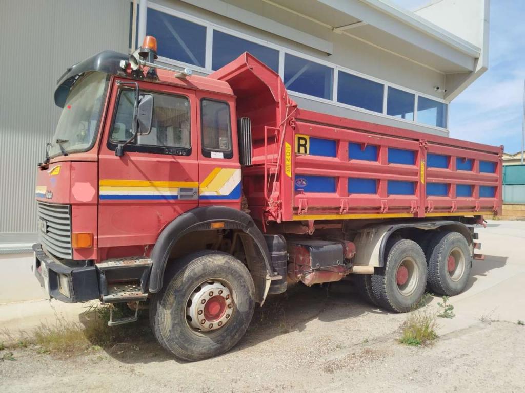 Iveco 330-36HT Photo 1