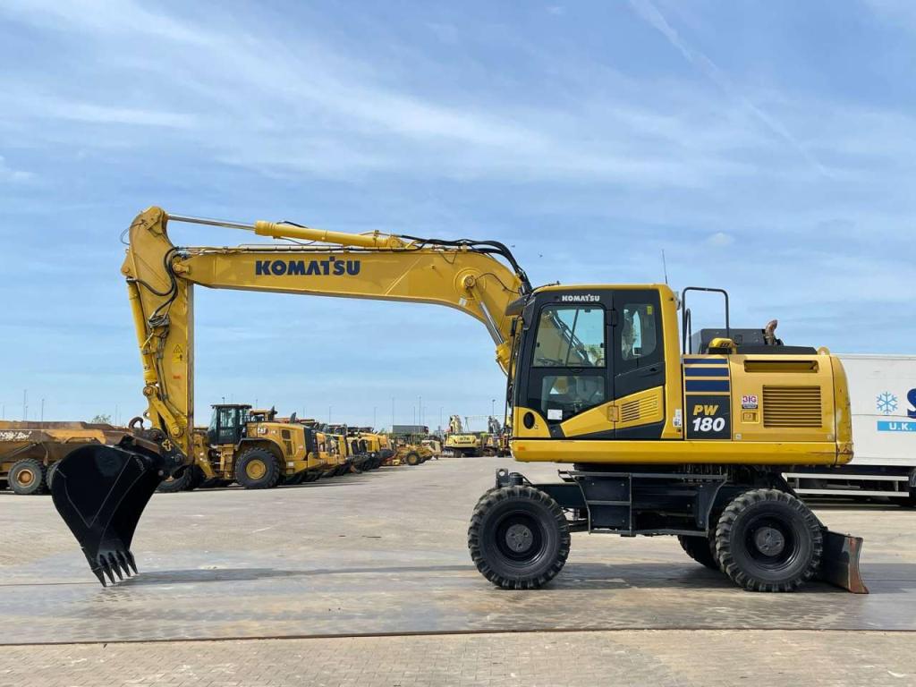 Komatsu PW180-11 Photo 1