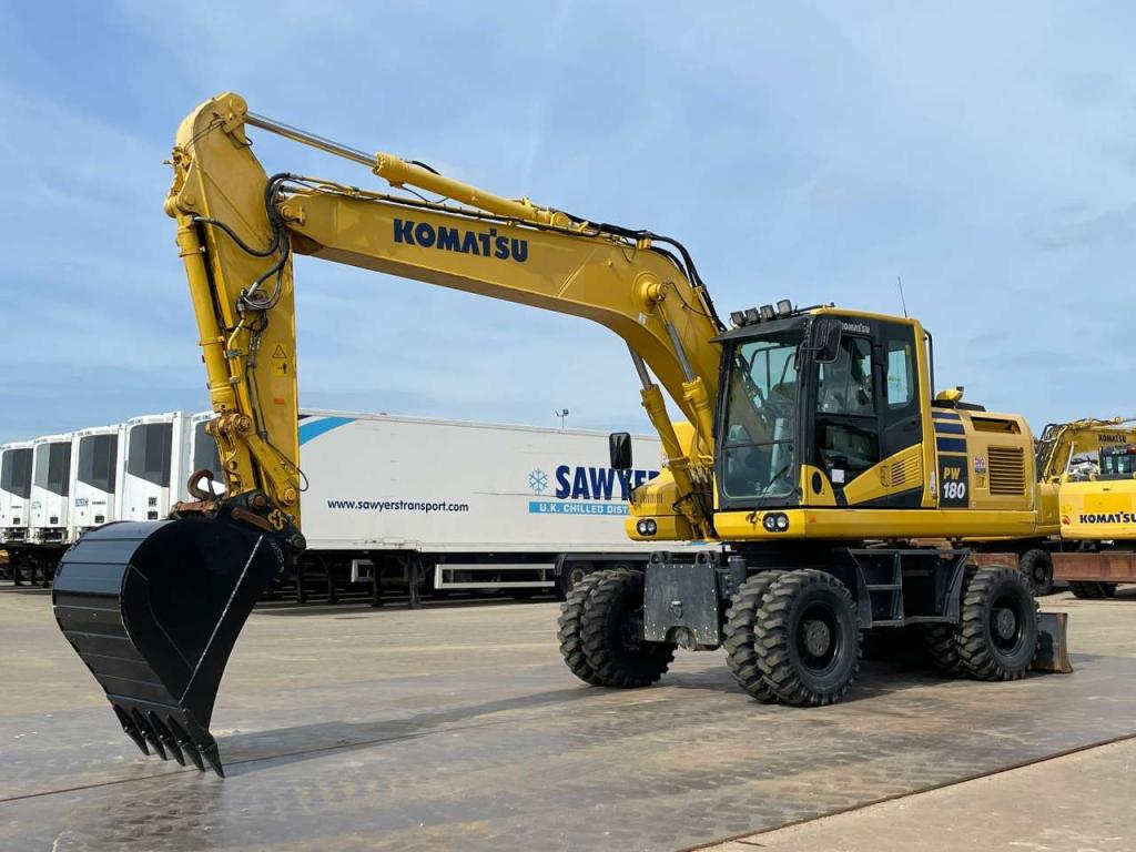 Komatsu PW180-11 Photo 2