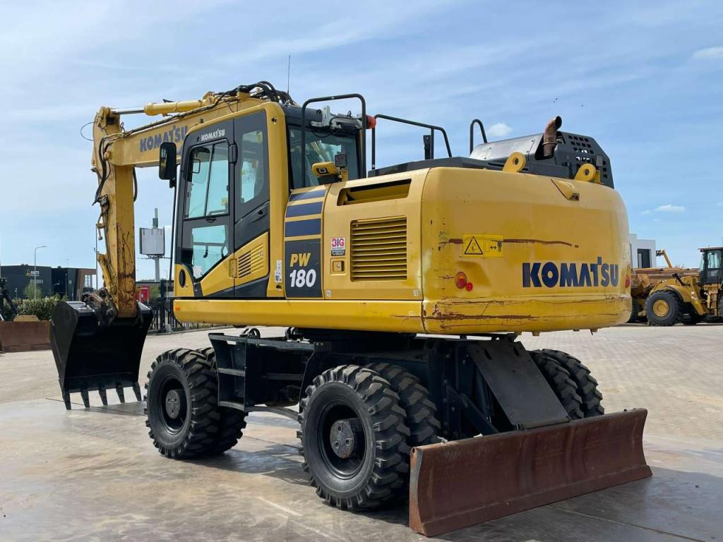 Komatsu PW180-11 Photo 3