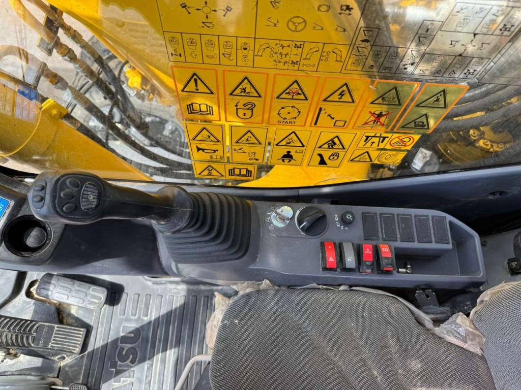 Komatsu PW180-11 Photo 9