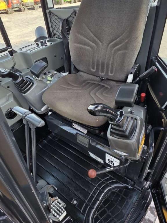 Yanmar VIO38 Photo 13