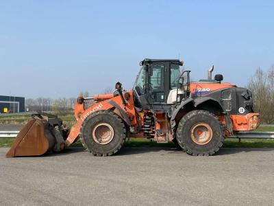 Hitachi ZW250-6 sold by Big Machinery
