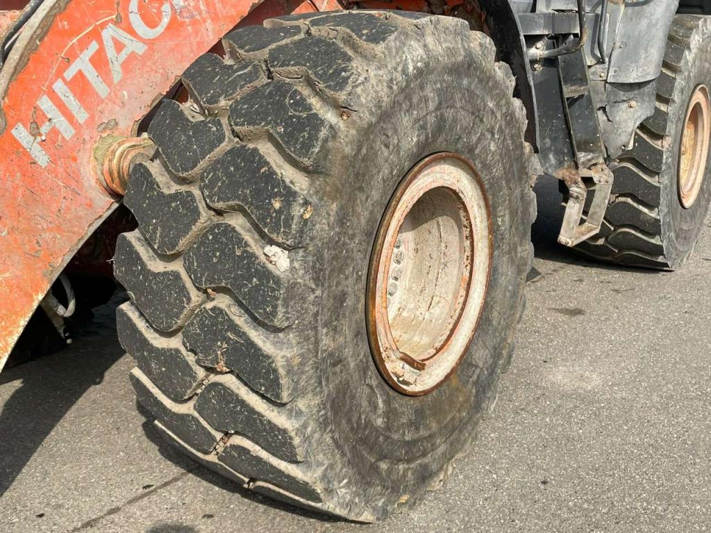 Hitachi ZW250-6 Photo 10