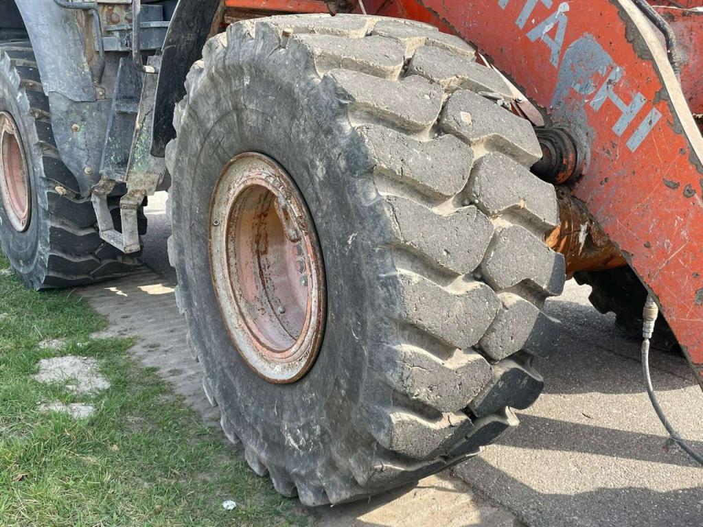 Hitachi ZW250-6 Photo 12