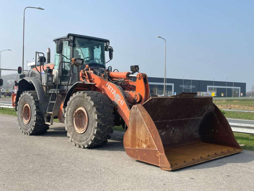 Hitachi ZW250-6 Photo 7