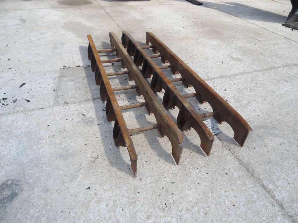 Track roller guard for Fiat Allis FL14C - FL14B Photo 2