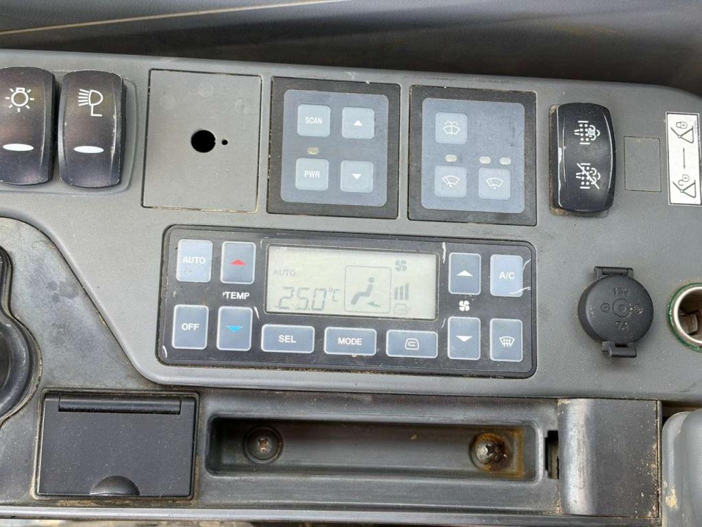 Doosan DX235LCR Photo 27