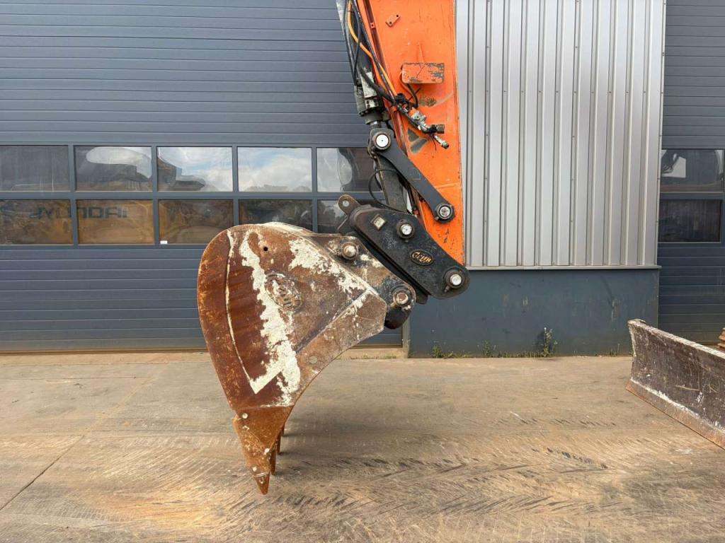 Doosan DX235LCR Photo 9