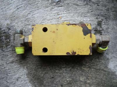 Valve for Caterpillar 988F I sold by CERVETTI TRACTOR Srl