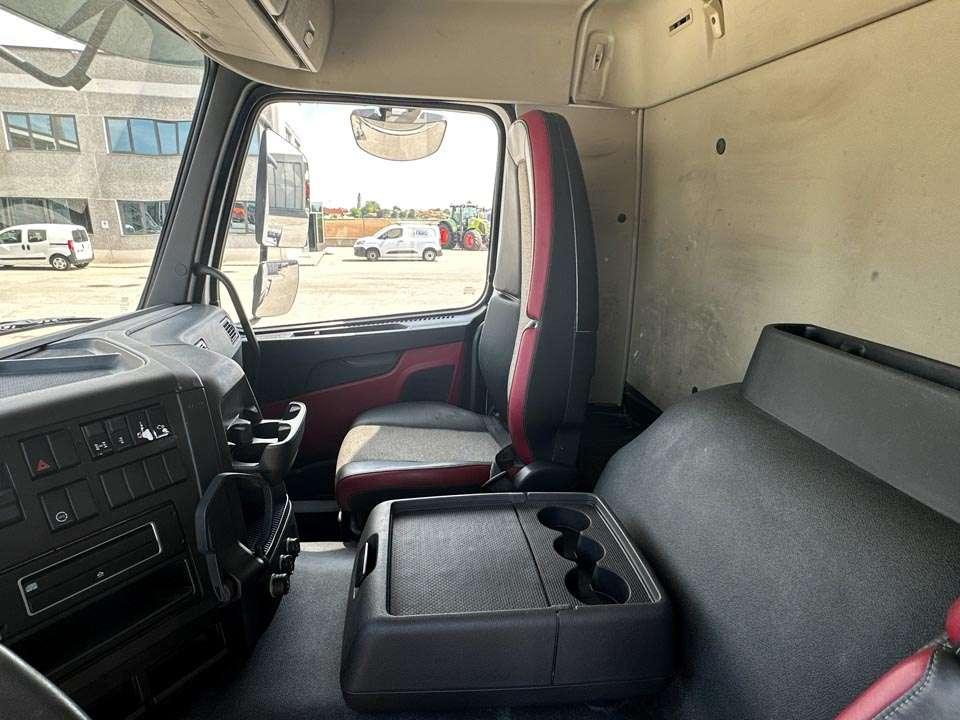 Volvo FMX420 4x4 Photo 17