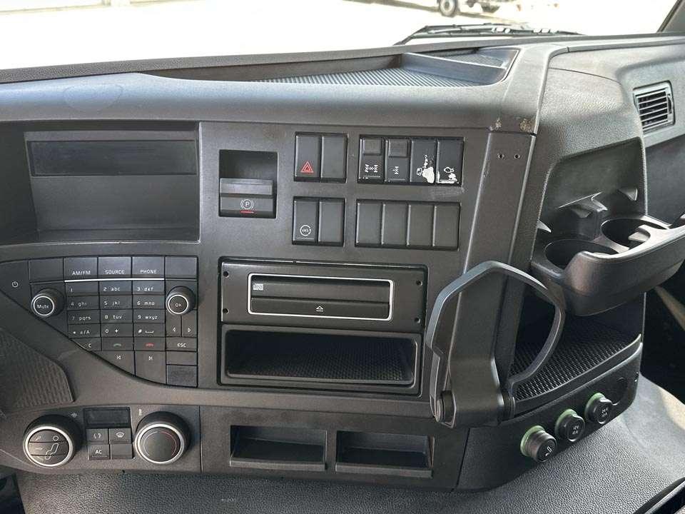 Volvo FMX420 4x4 Photo 19