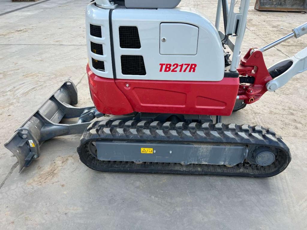 Takeuchi TB217R Photo 3