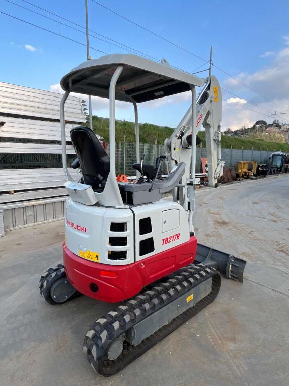 Takeuchi TB217R Photo 4