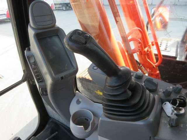 Hitachi ZX210 LC-6 Photo 22