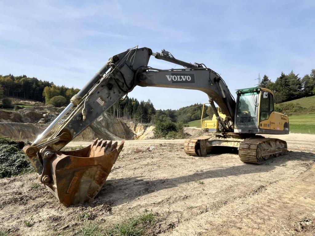 Volvo EC240CL Photo 1