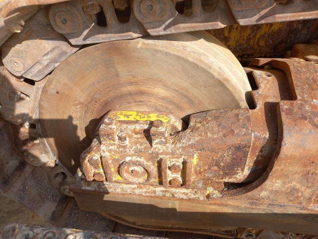 Komatsu D155A-6R (4pcs available for sale in Abu Dhabi) Photo 22