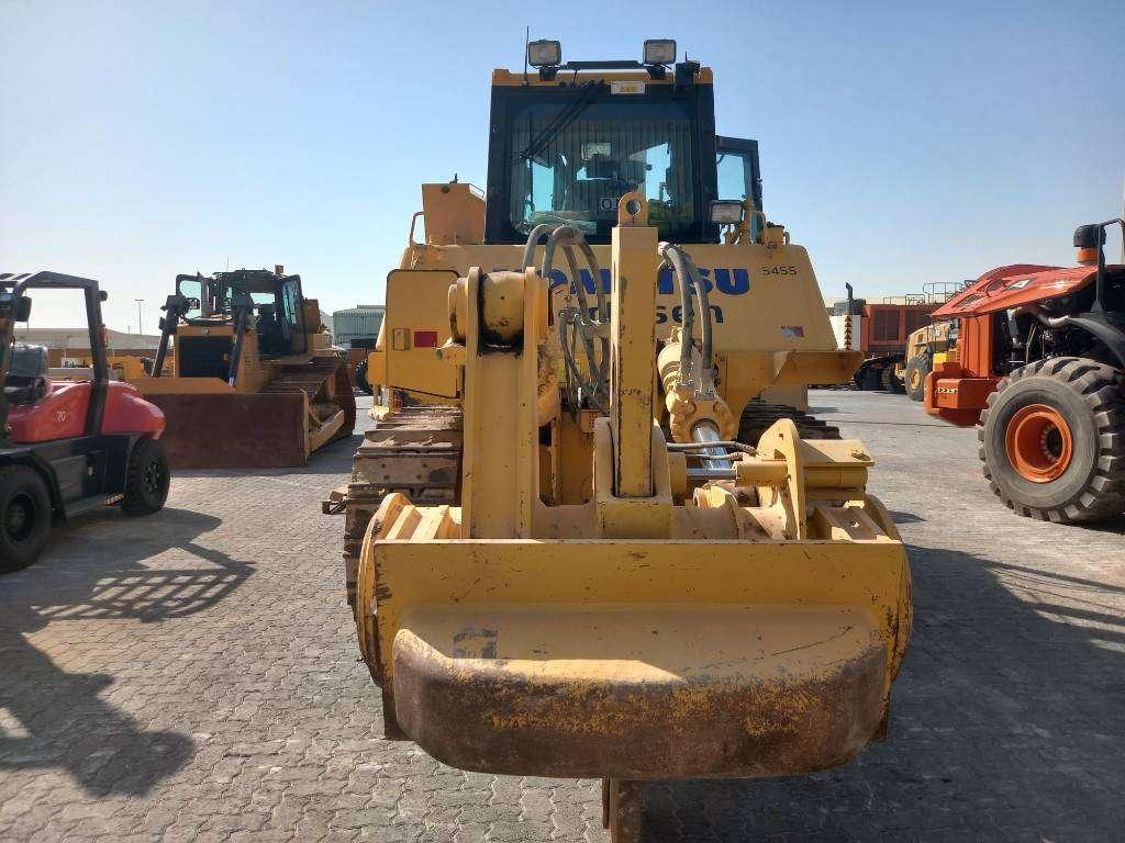 Komatsu D155A-6R (4pcs available for sale in Abu Dhabi) Photo 4