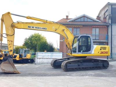 New Holland E305 sold by Massucco T. Srl