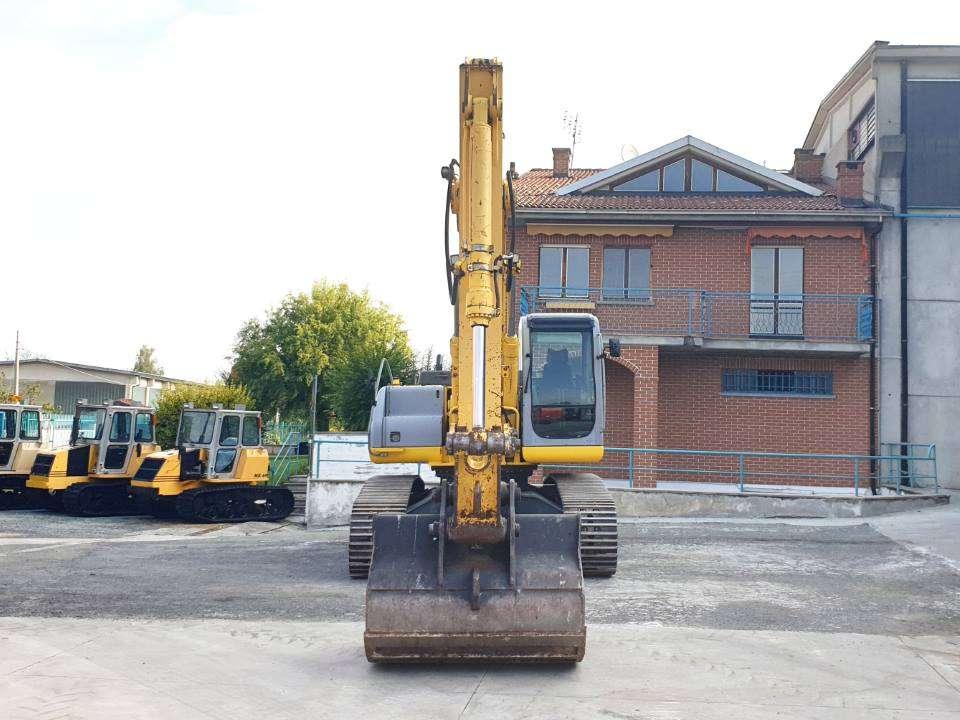 New Holland E305 Photo 10