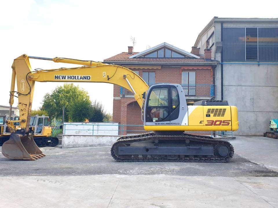 New Holland E305 Photo 2