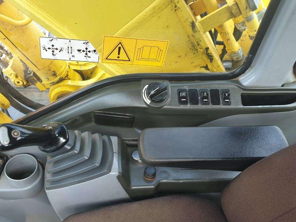 New Holland E305 Photo 7