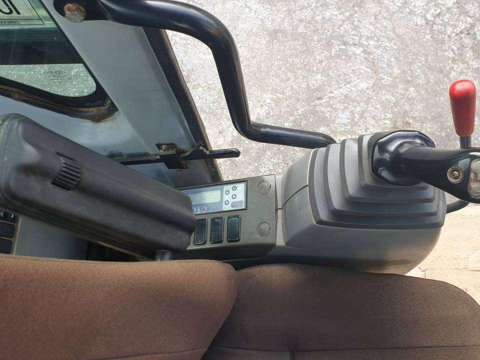 New Holland E305 Photo 8