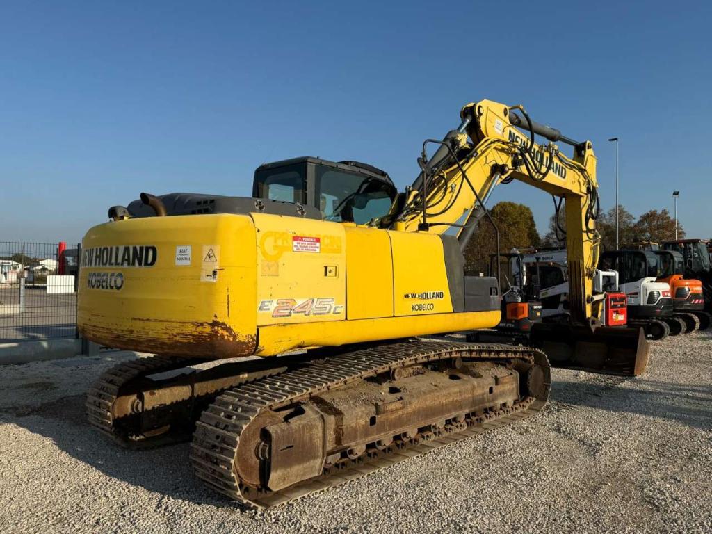 New Holland E245C Photo 4