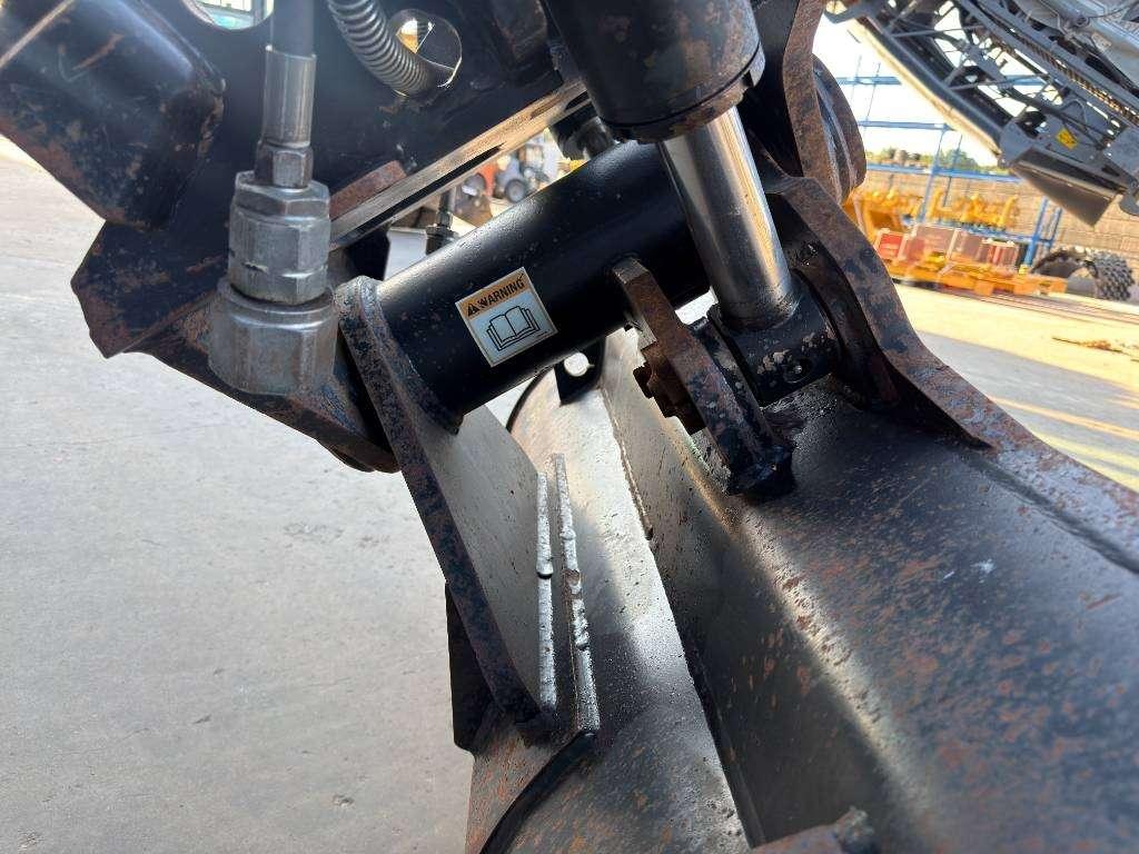 Caterpillar CW40 Photo 8