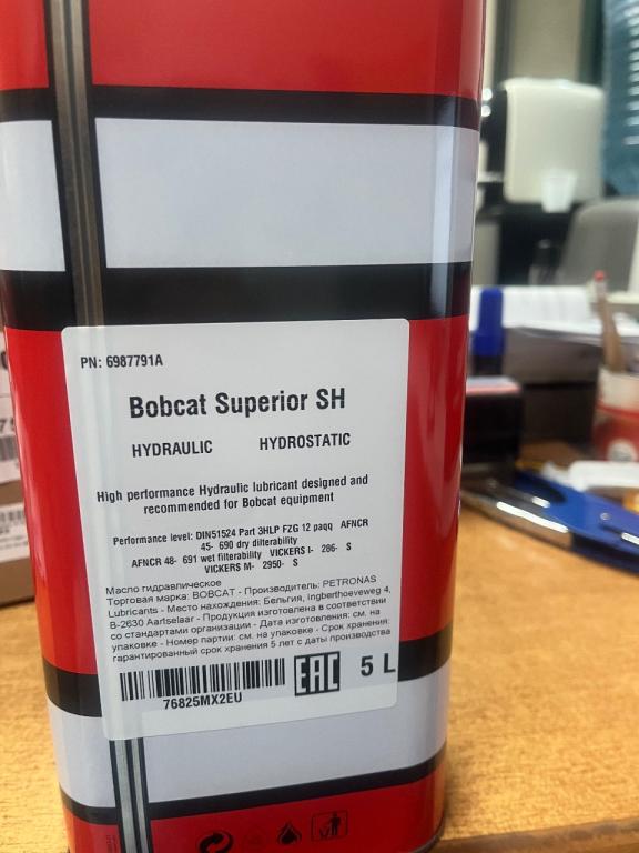 Bobcat Engine oil Photo 2