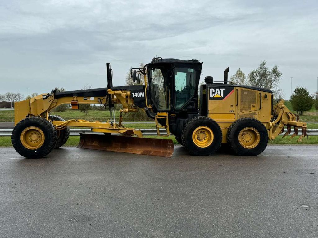Caterpillar 140M Photo 1
