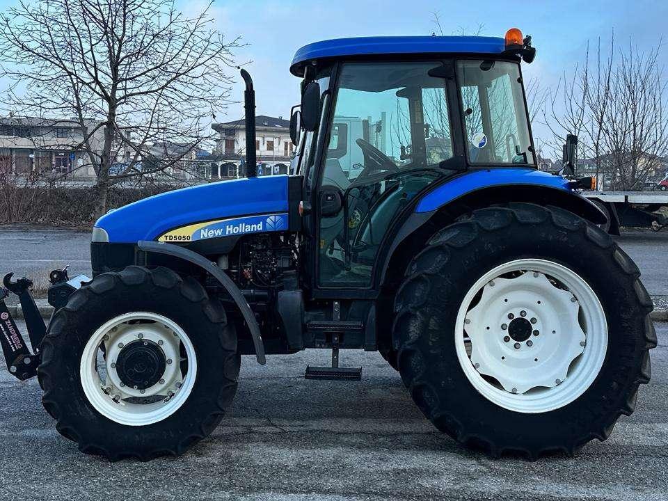 New Holland TD5050 4X4 Photo 2