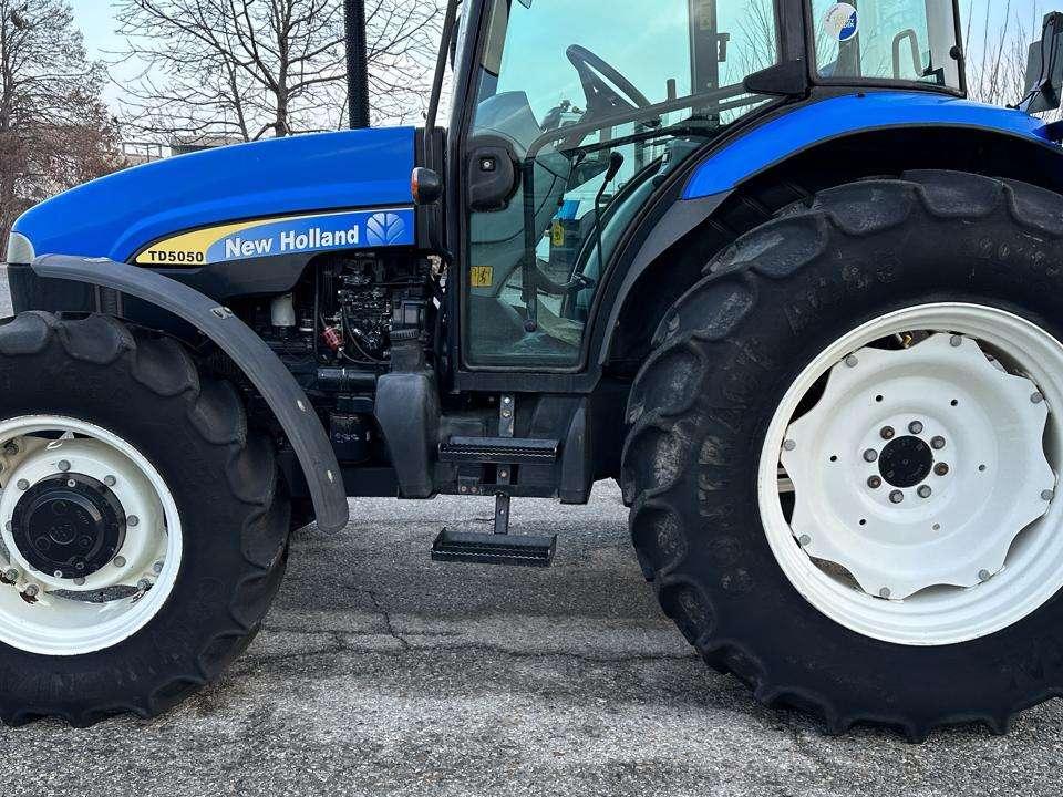 New Holland TD5050 4X4 Photo 3