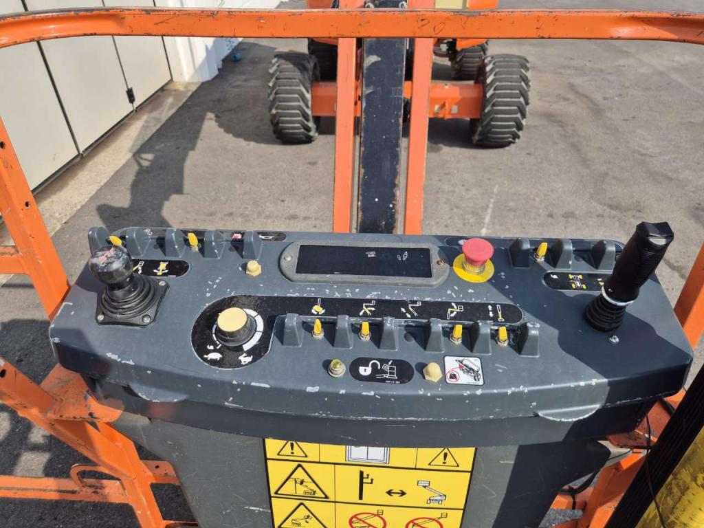 JLG 520 AJ Photo 2