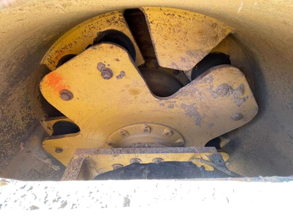 Caterpillar CP64 Photo 10