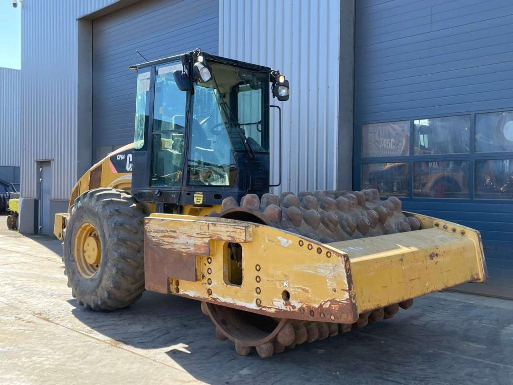 Caterpillar CP64 Photo 6