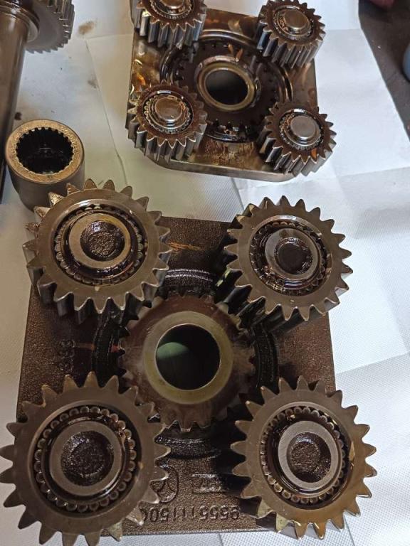 Traction drive for New Holland E 485 B Photo 3